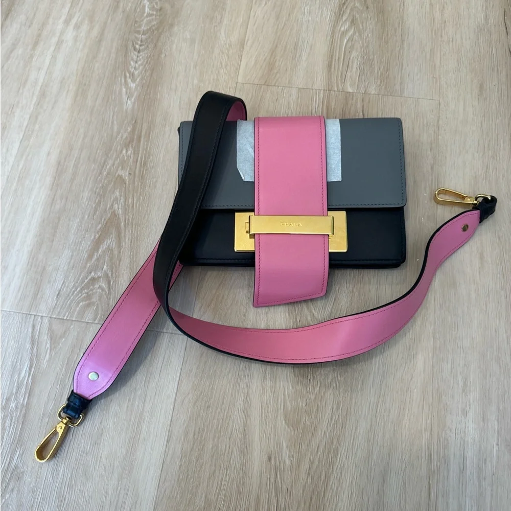 Prada Handbag / Clutch Multiple Use Like New Condition 💯 Authentic - Picture 5 of 6